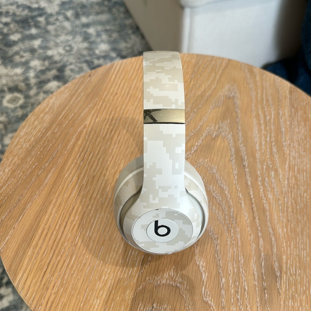 Beats Studio 3 wireless noise cancelling.